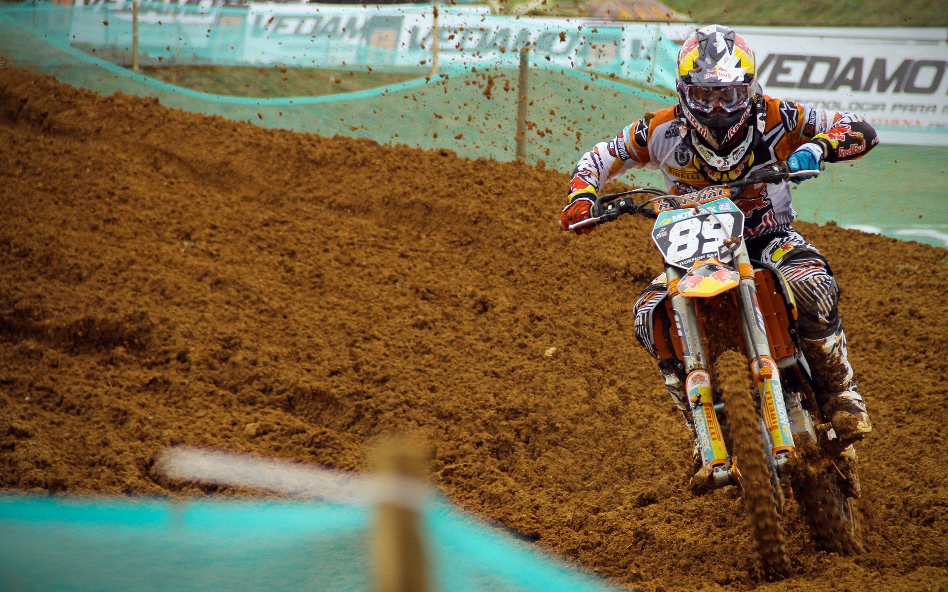 安热中场核心引领节奏变化